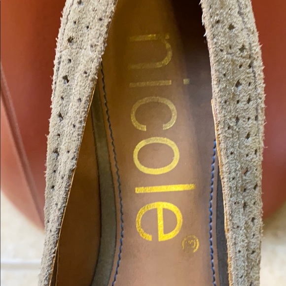 Nicole size 7 1/2 khaki suede shoes & blue soles - Picture 5 of 6